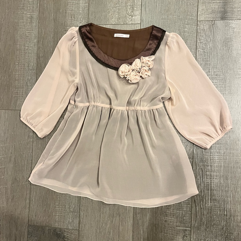 Elegant Cream Womens Top with Floral Accent